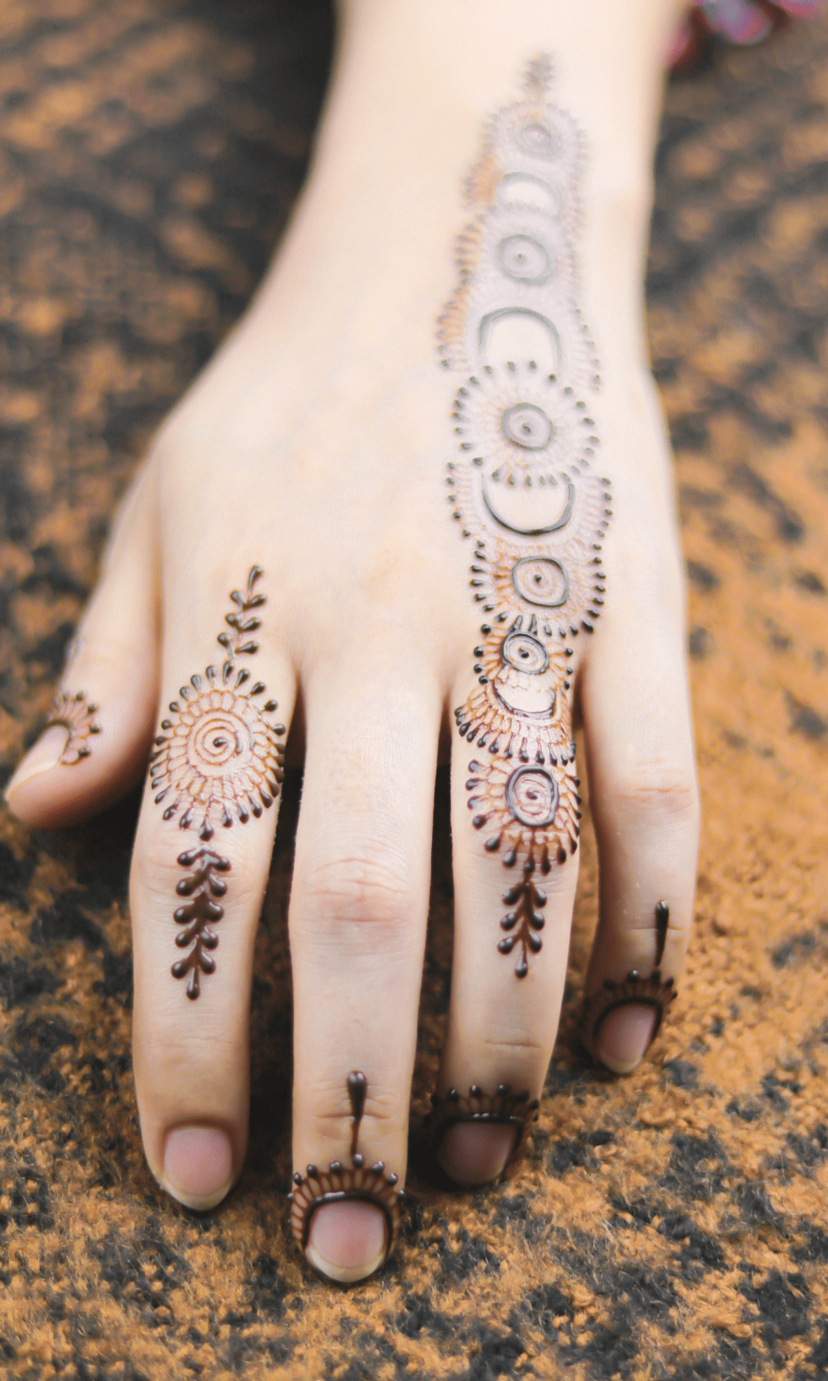 henna design hands
