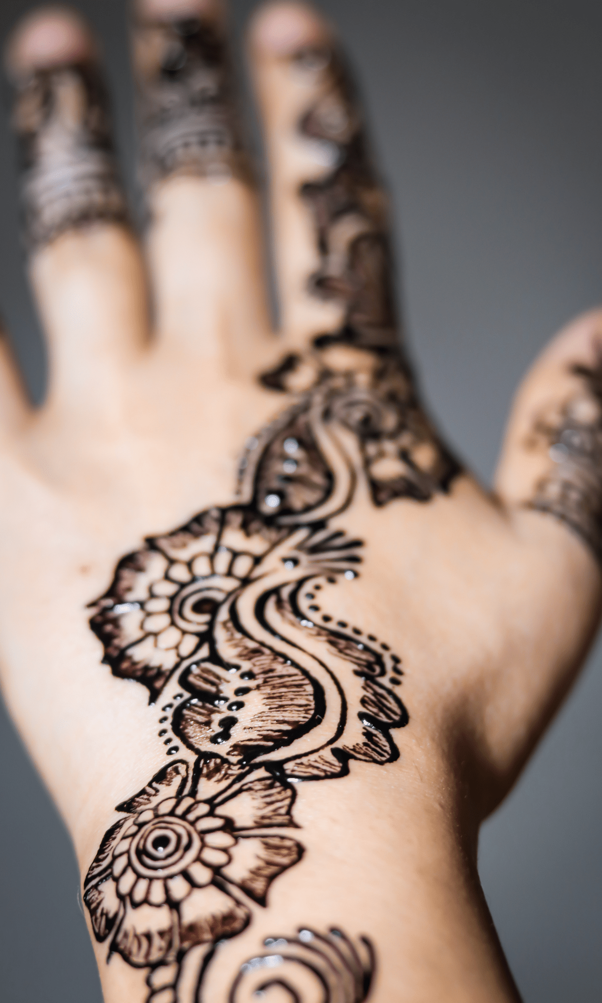 henna on hand