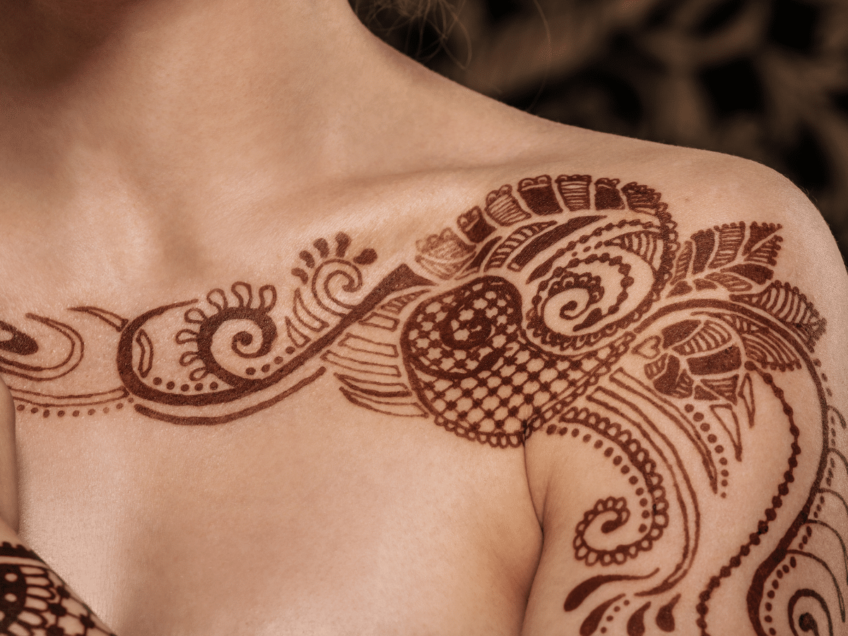 henna tattoo on shoulders