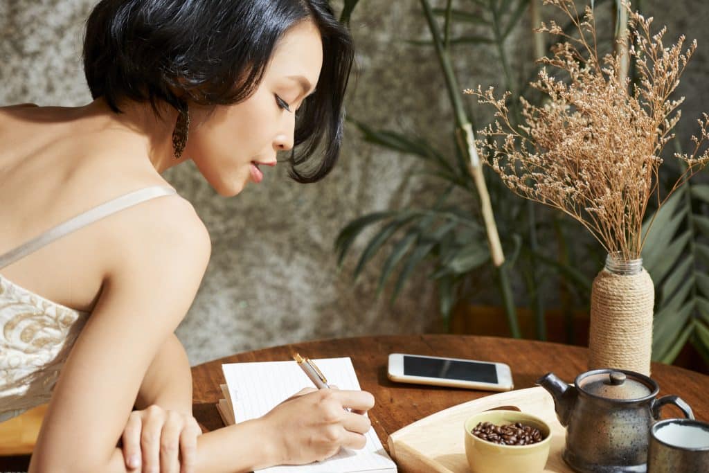 writing a gratitude journal