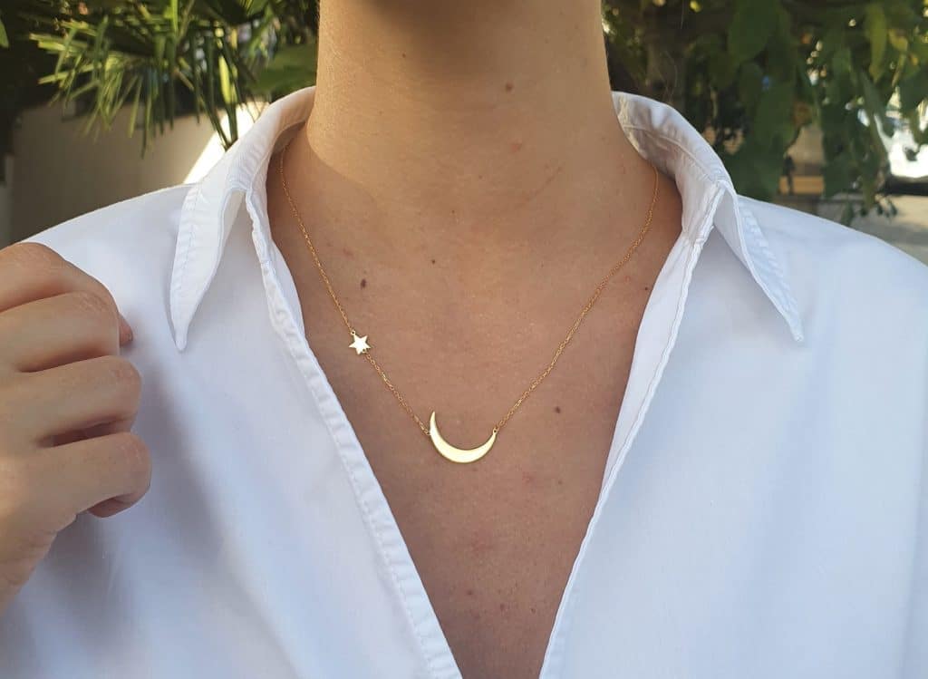 minimalist crescent moon jewellery 