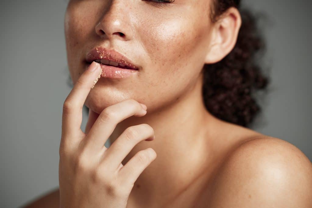 how to use diy lip scrub