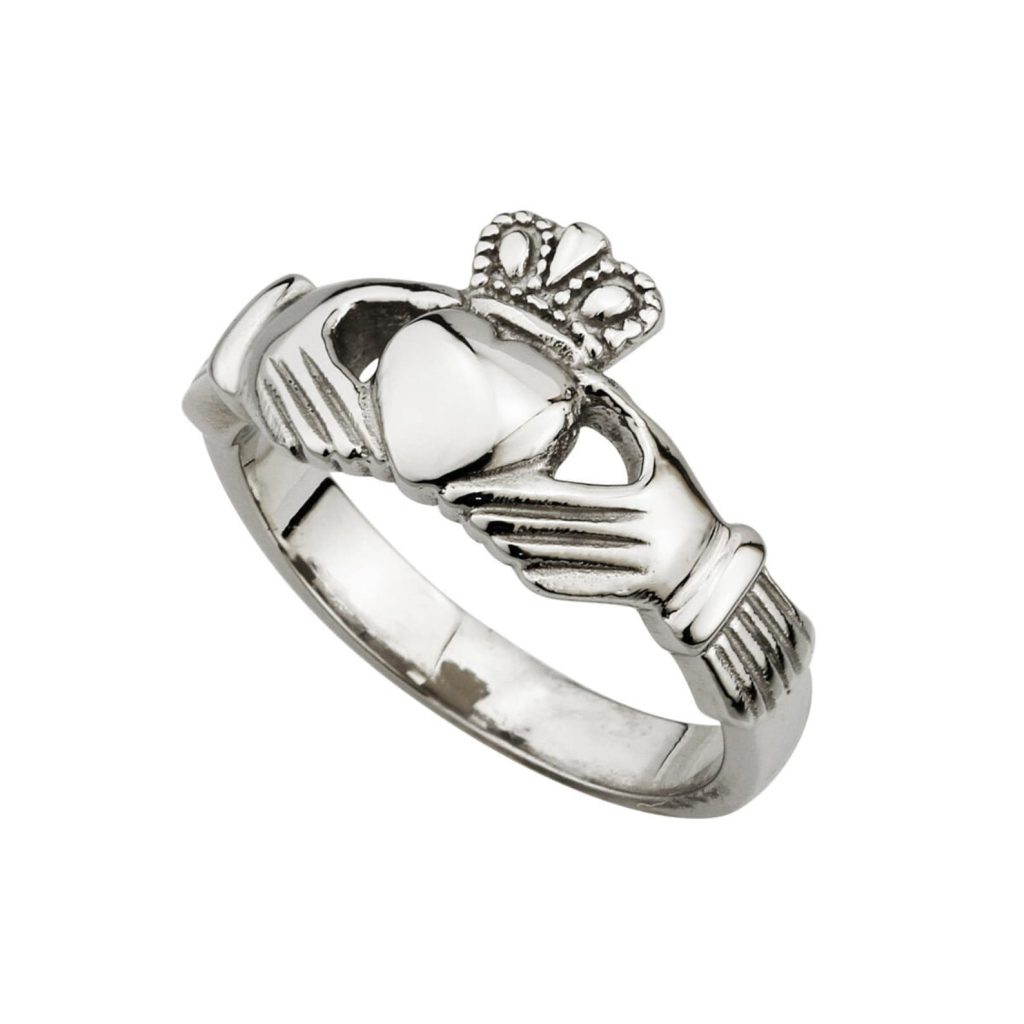 silver claddagh ring