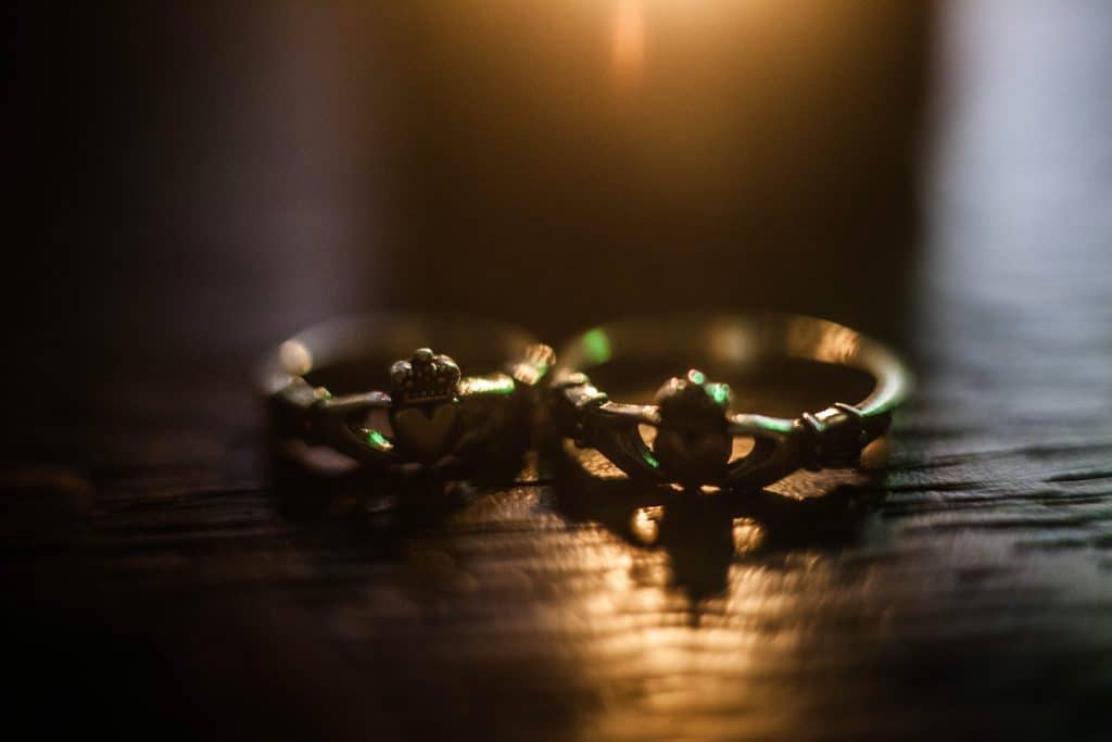 history and meaning of the claddagh ring symbol