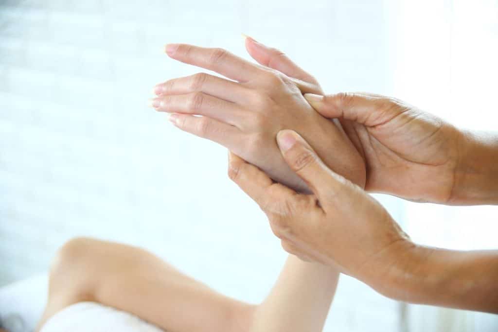 union valley pressure point, acupressure on hand for headache relief