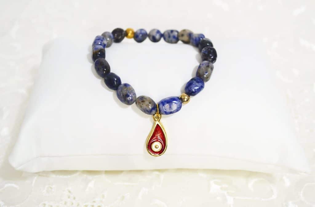 red evil eye symbol bracelet