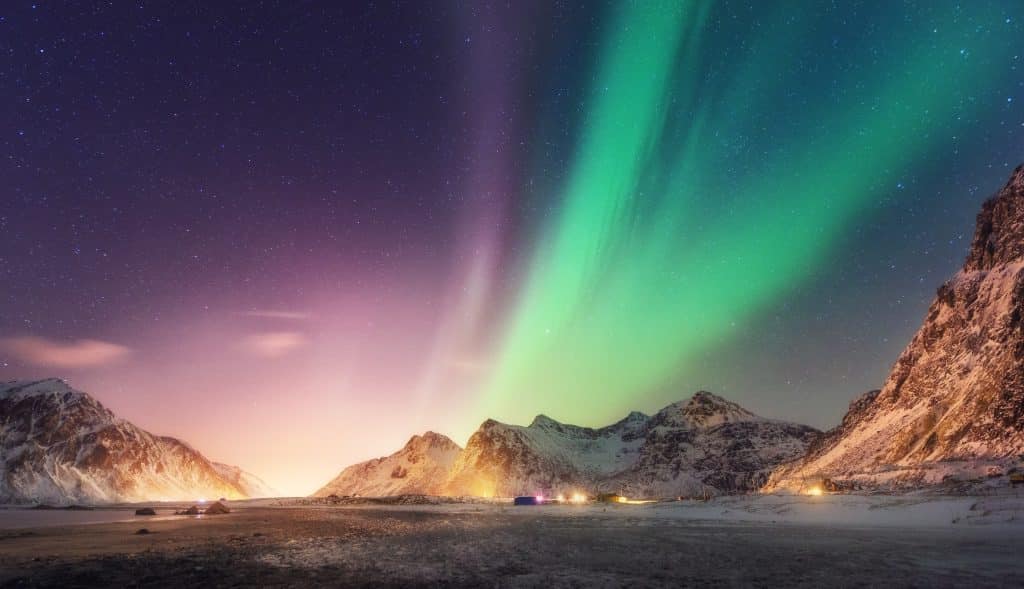 green aurora green light