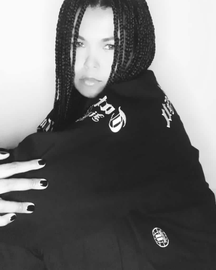 Woman wearing jiu jitsu Gi