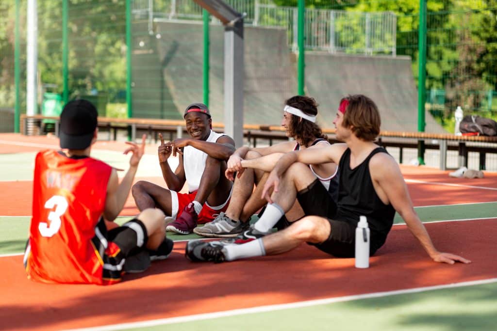 basket ball team resting 