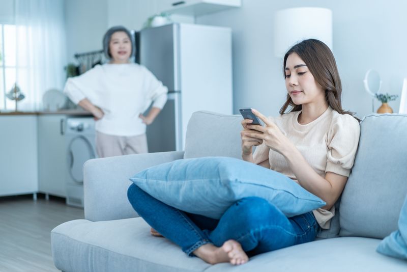 Being constantly distracted by technology during visits