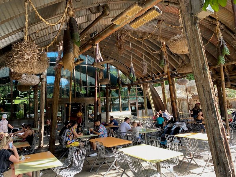 Eat During Off-Peak Hours for a Calmer Experience