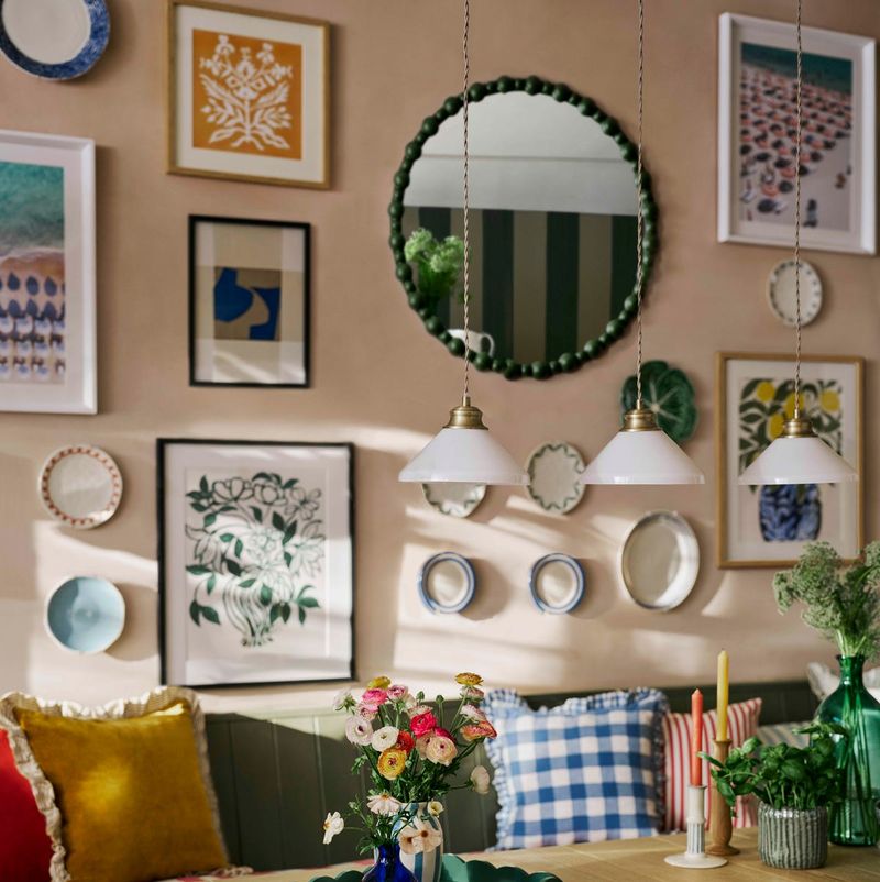 Collecting and Displaying Decorative Plates on Walls