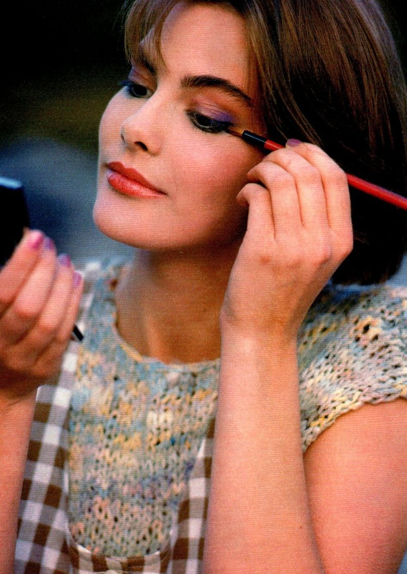 Eyeshadow Extended to the Eyebrows