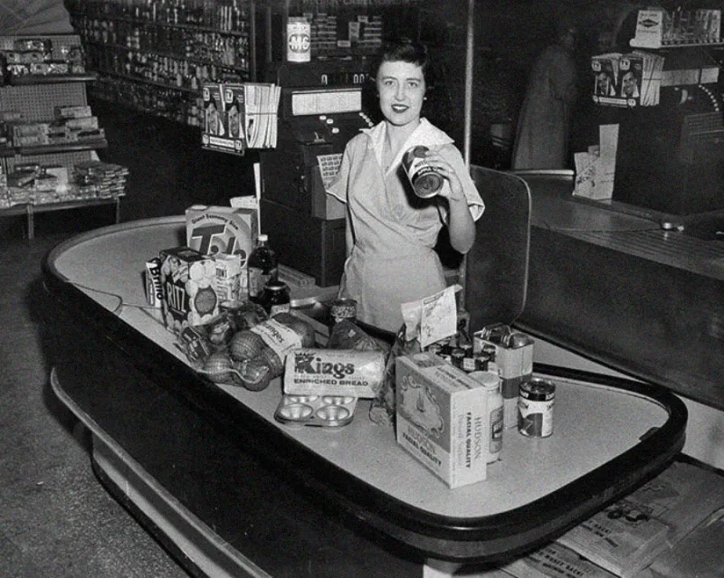 The 1950s Checkout Conveyor Belt