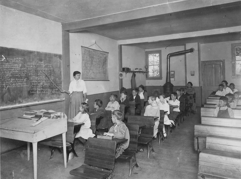 One-Room Schoolhouse Class Photo (1900s)