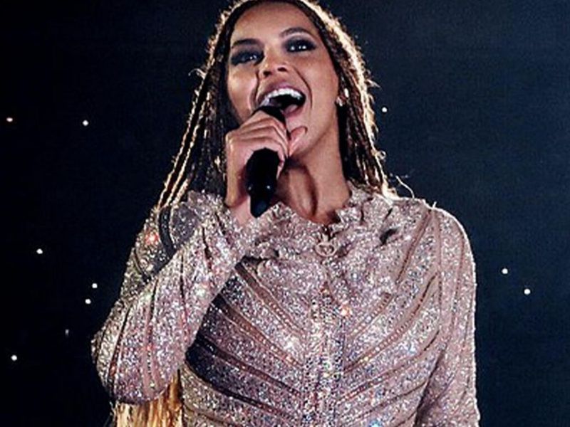 Beyonce: The Girl Whose Voice Stopped Everyone in the Hallway