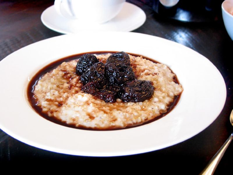 Oatmeal with Stewed Prunes
