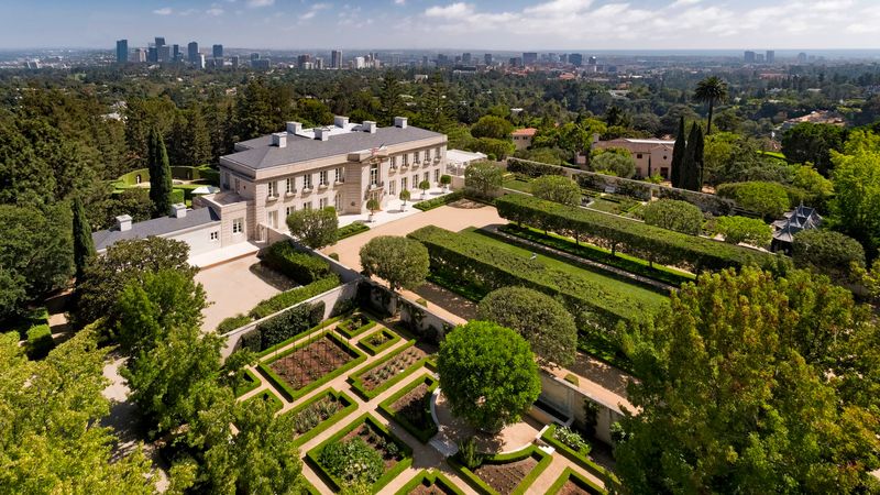 The Beverly Hillbillies – Kirkeby Mansion, 750 Bel Air Road, Los Angeles