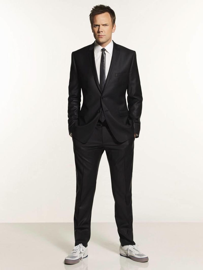 Joel McHale – 6 Feet 4 Inches