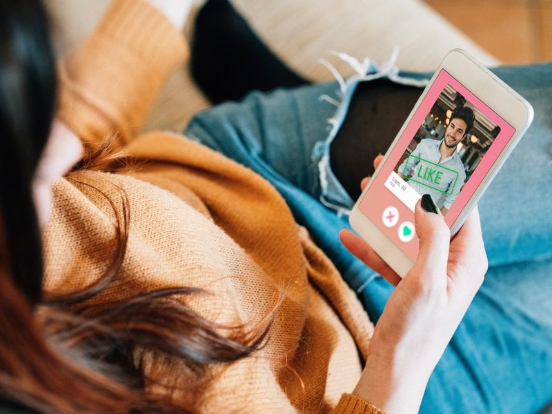 Online Dating Feels Like a Part-Time Job Nobody Hired Them For