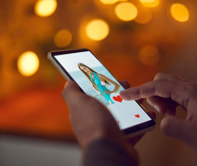 Using Outdated Photos or a Fake-Sounding Dating Profile