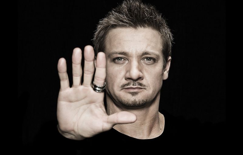Jeremy Renner's Clubbed Nails