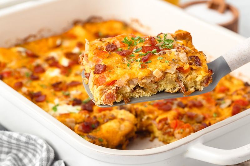 Cheesy Bacon and Egg Breakfast Casserole