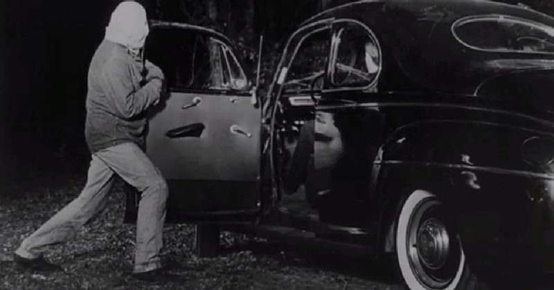 The Town That Dreaded Sundown (1976)