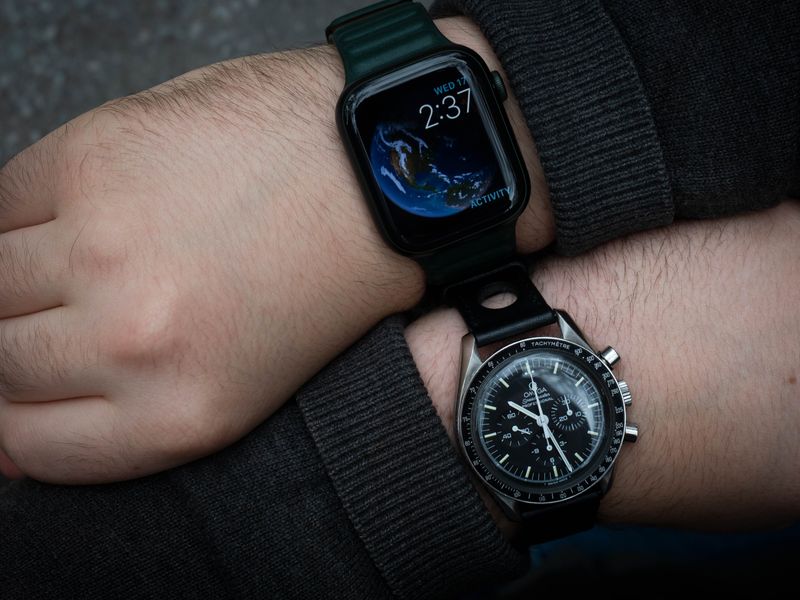 Sticking Exclusively to Analog Watches