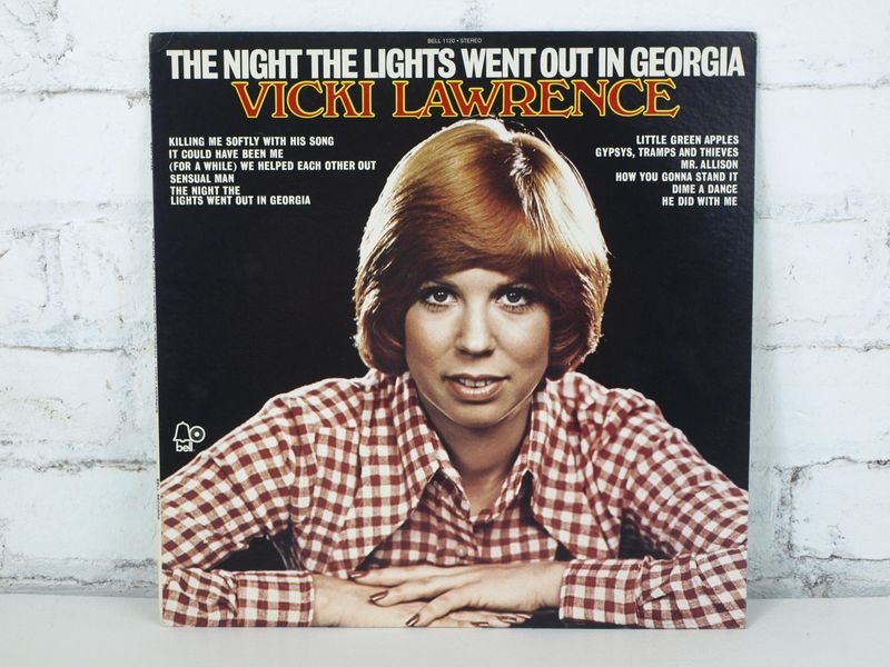 Vicki Lawrence – The Night the Lights Went Out in Georgia (1973)