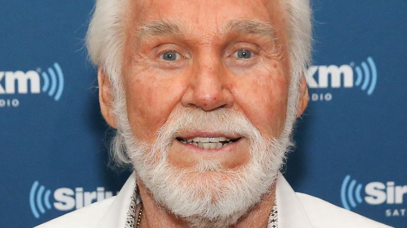 Kenny Rogers: The Gambler Who Bet on a Facelift