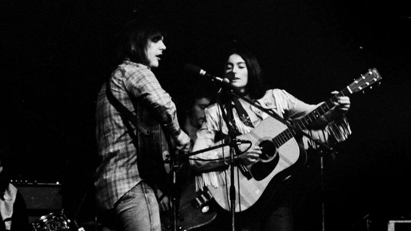 Emmylou Harris and Gram Parsons - Love Hurts