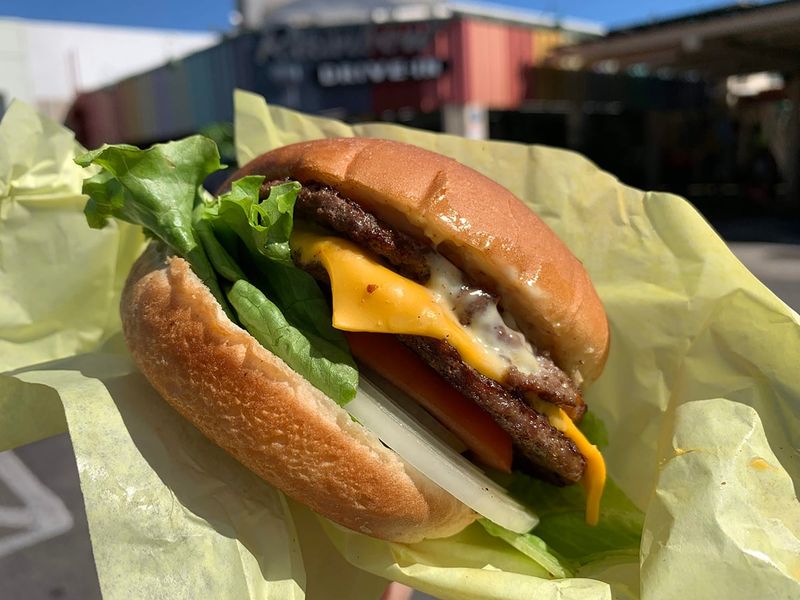 W&M Bar-B-Q Burgers (Kailua, Hawaii)