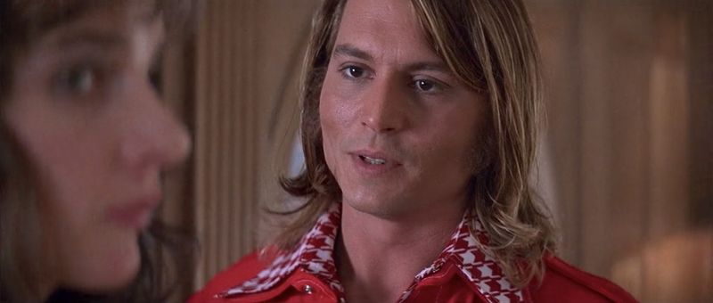 Rachel Griffiths and Johnny Depp in Blow (2001)