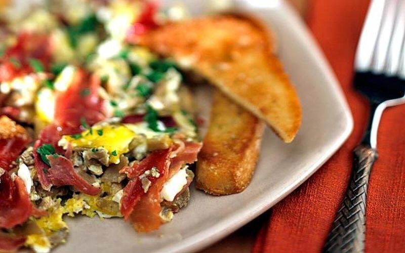 Revuelto de Setas y Jamon (Scrambled Eggs with Mushrooms and Ham)
