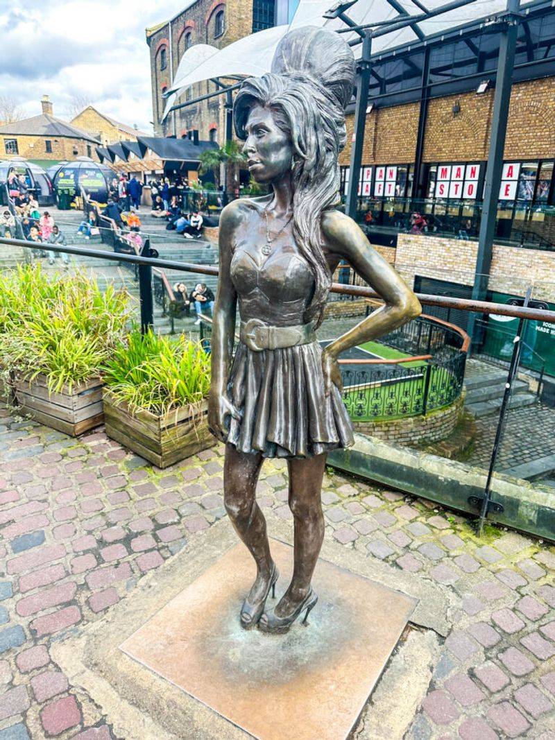 Amy Winehouse – Camden Market, London, England