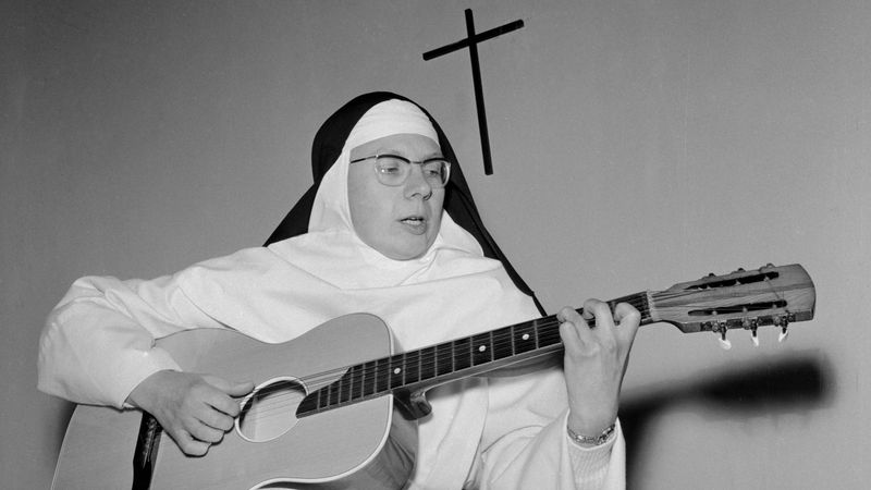 Dominique (1963) by The Singing Nun (Soeur Sourire)