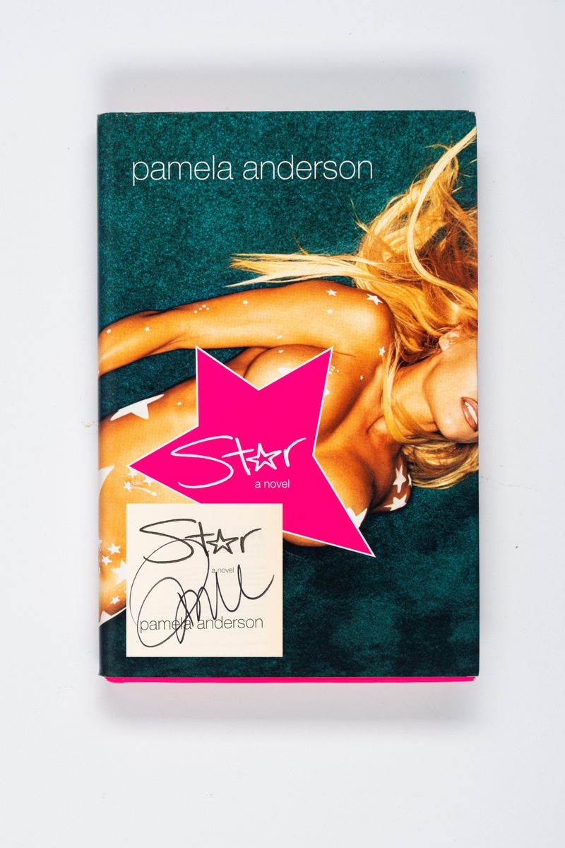 Pamela Anderson - Star