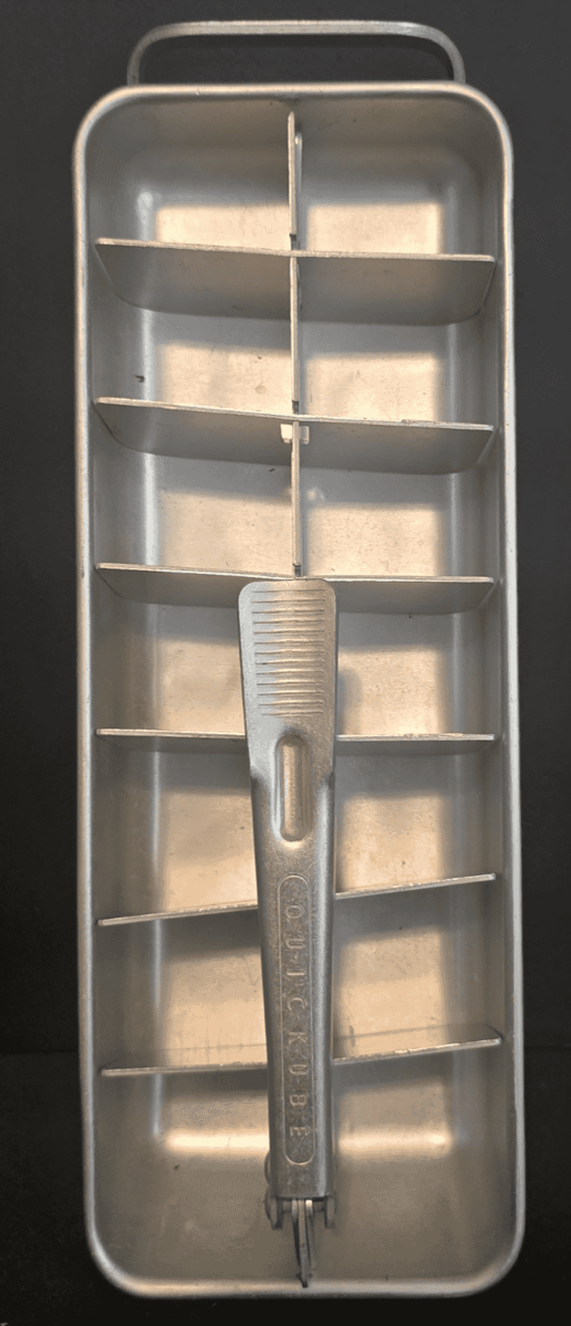Metal Ice Cube Tray with Pullout Lever Handle