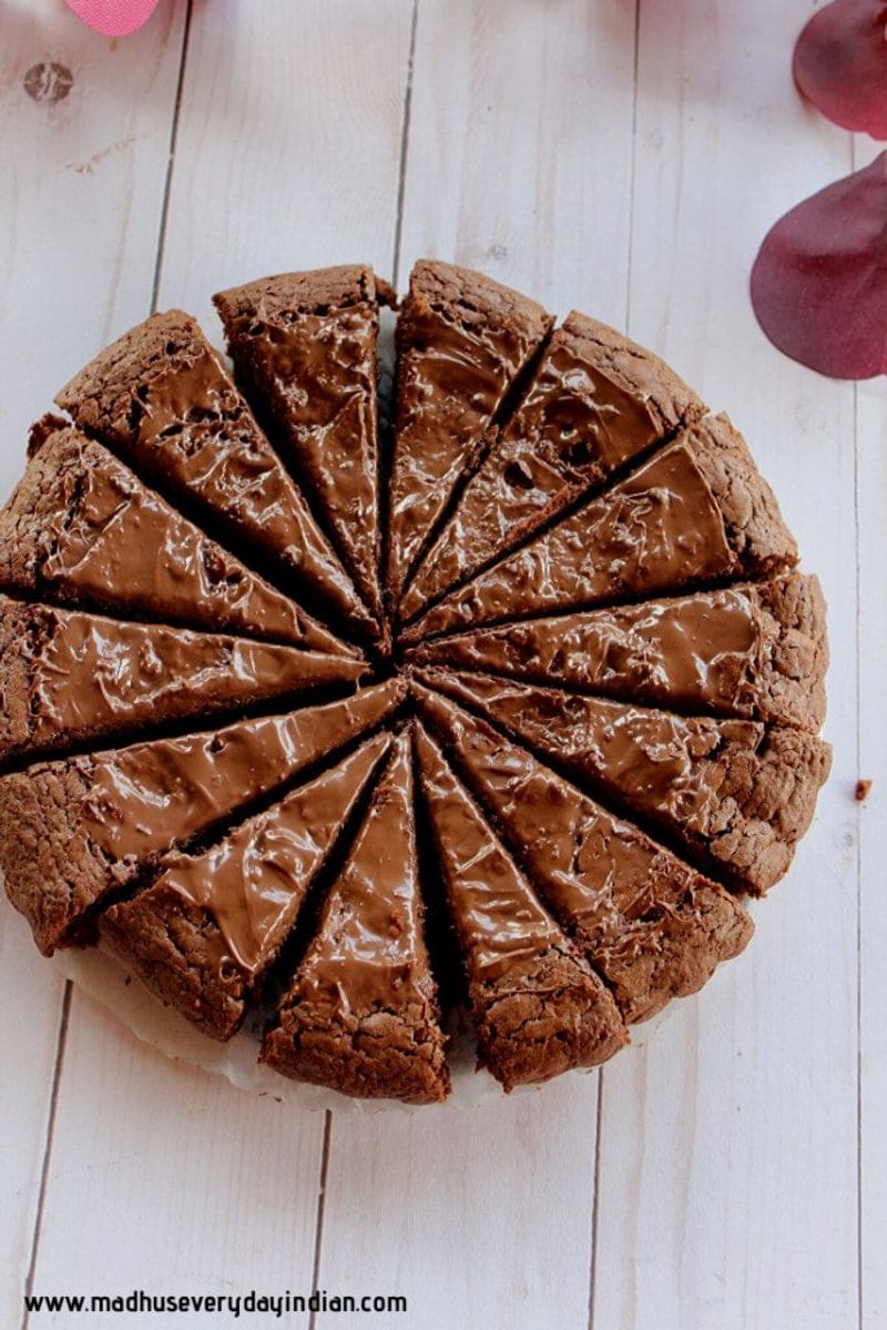 3-Ingredient Nutella Cake