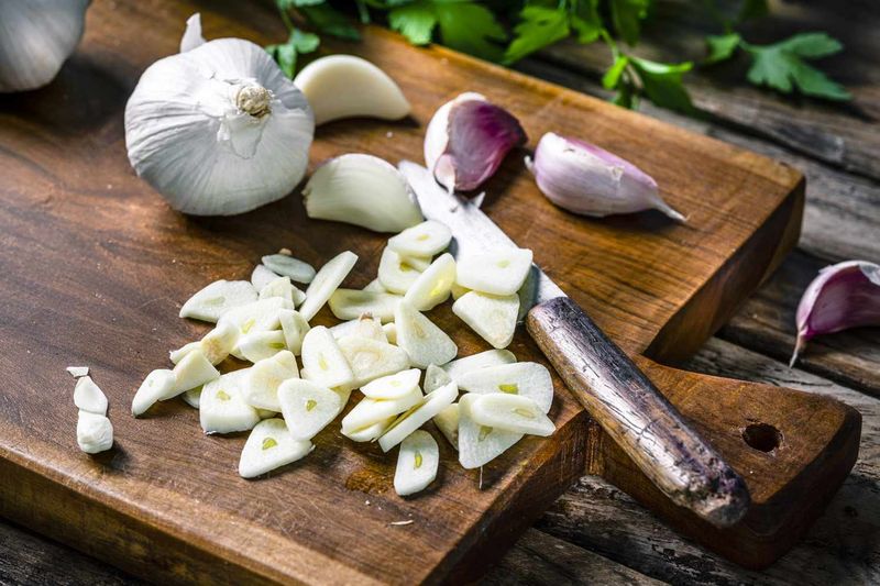 Not Letting Crushed Garlic Rest Before Cooking