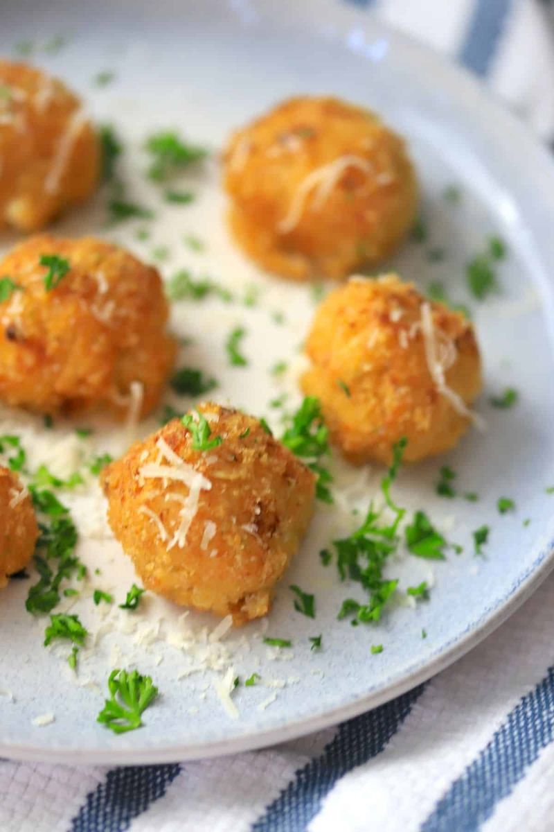 Cheesy Cauliflower Bites