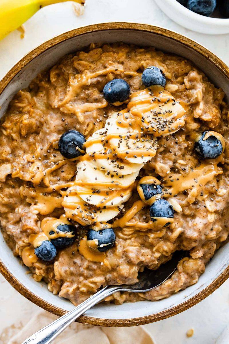 Oatmeal with Nut Butter, Banana, and Chia Seeds