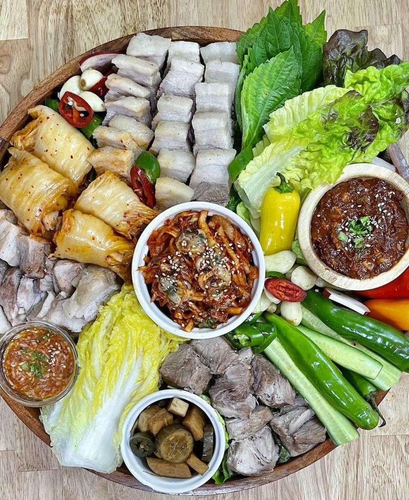 Complements Meat and Tofu