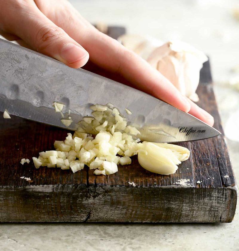 Mincing Garlic the Same Way for Every Dish