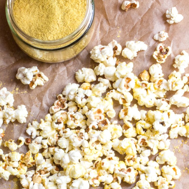 Popcorn Seasoned with Nutritional Yeast and Smoked Paprika
