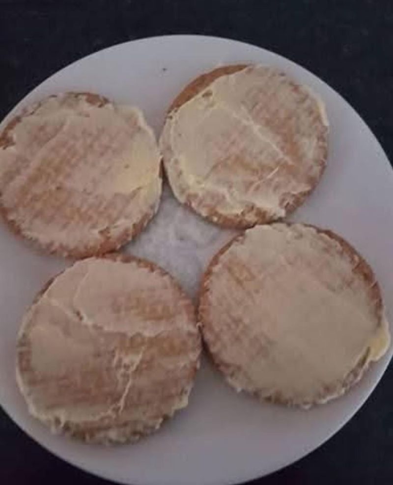 Digestive Biscuits with Butter
