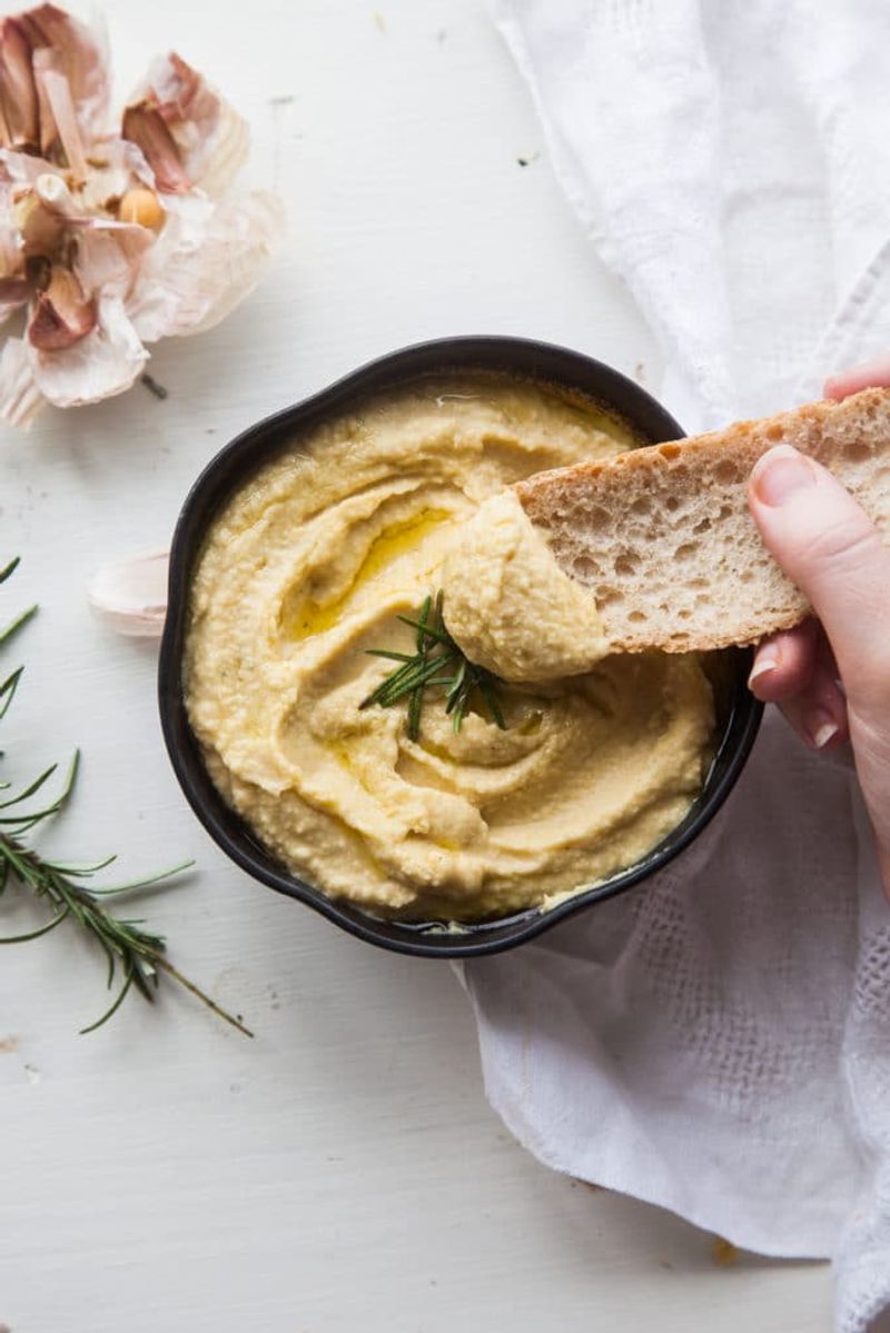 Roasted Garlic White Bean Hummus with Veggie Dippers