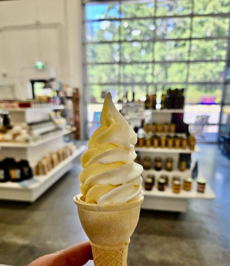 Gammeldags Vaniljeis (Old-Fashioned Vanilla Ice Cream)