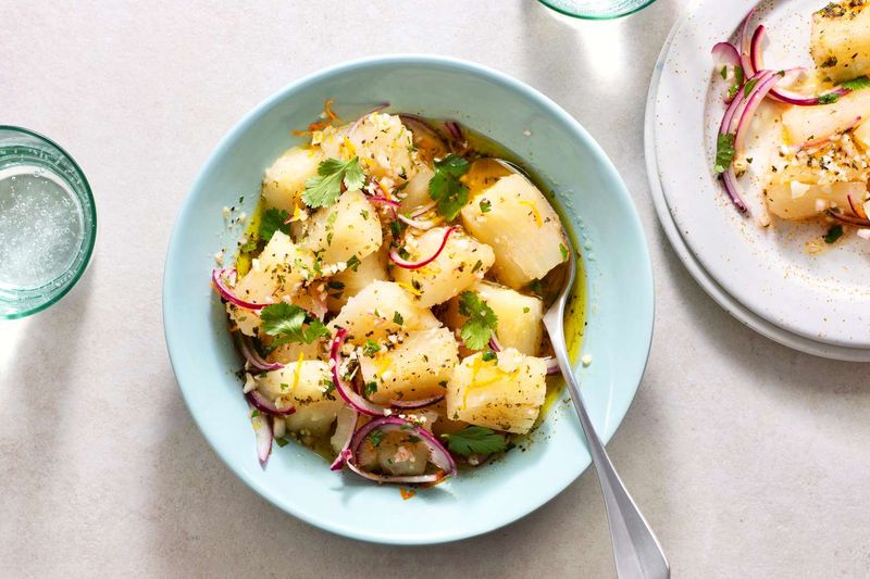 Yuca con Mojo (Cassava with Garlic Sauce)